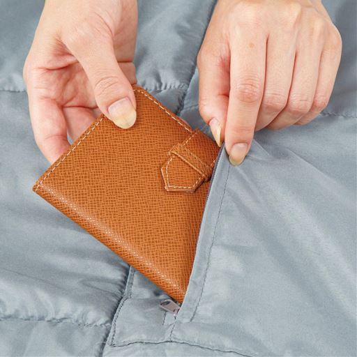 内側にポケット付き