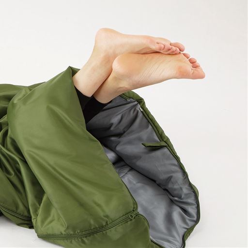 足元を開けて使える!