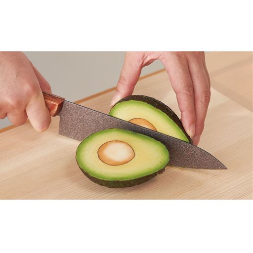 アボガドも種までスパッと!