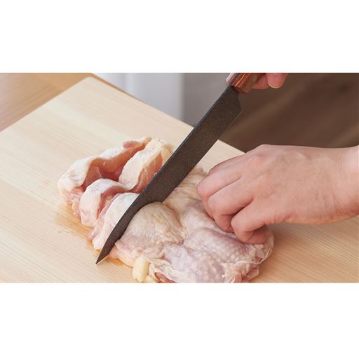 皮つき鶏肉もギコギコせず切れる!
