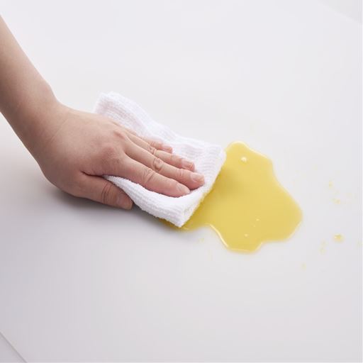 こぼしてもサッと拭けるのでお手入れ簡単。