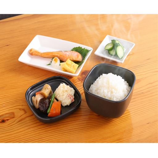 蓋はちょっとしたおかずを乗せるのにも便利。