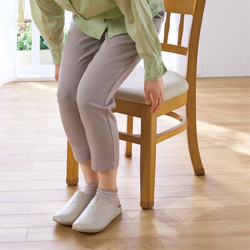 すべりを良くして椅子の移動をラクに。