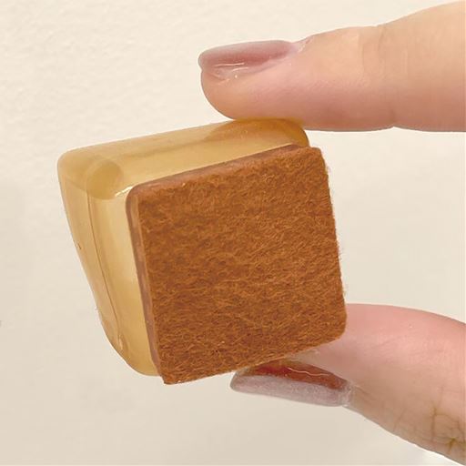 底部はフェルト素材。