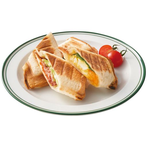 食パン1枚で片手で食べやすいハーフホットサンドができます。