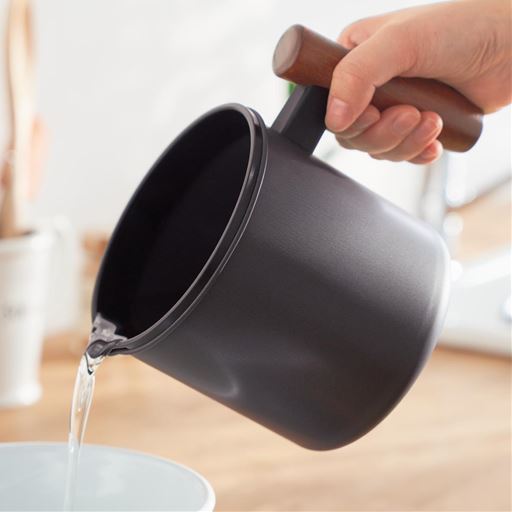 ブラック<br>油を注ぎやすくたれにくい二重注ぎ口。