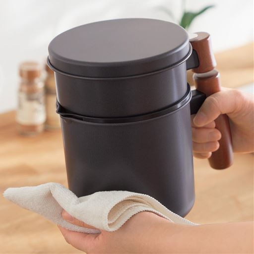 ブラック<br>サッと拭くだけでお手入れ簡単。