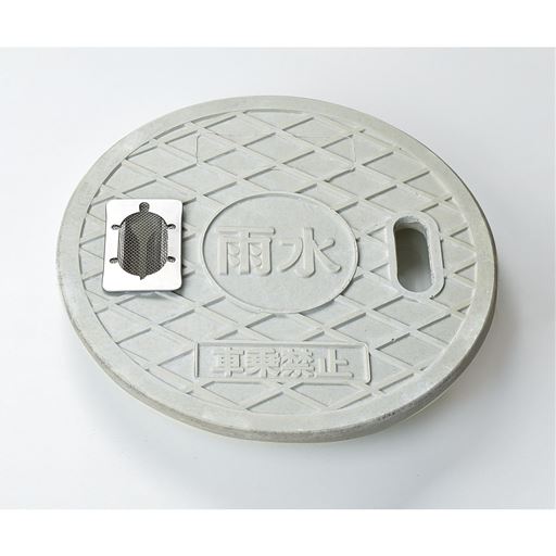 雨水桝のフタの穴にはめるだけ!