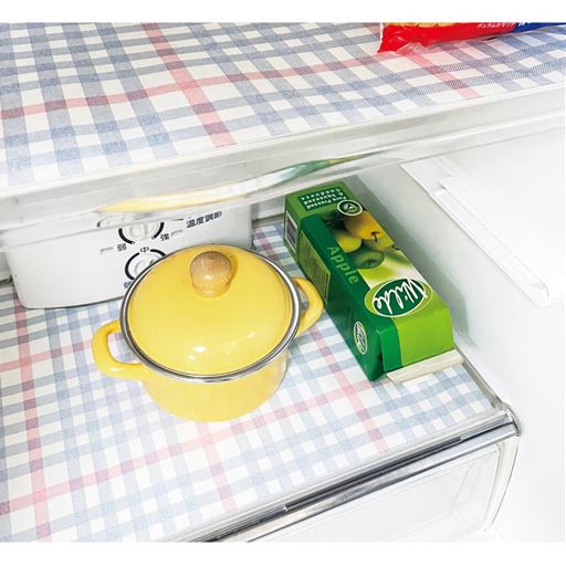 C(チェック/スカイグレー) 程よいクッション性が棚の傷つきを防ぐ!