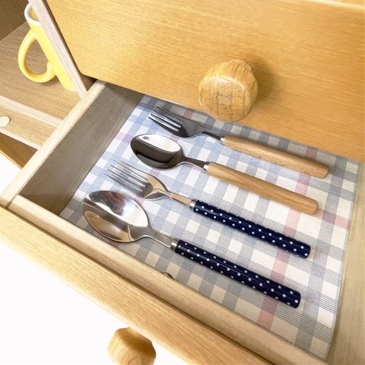 シンク下や食器棚の敷マットとしても