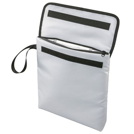 B (A4サイズ)<br>マチ付きでたっぷり収納。