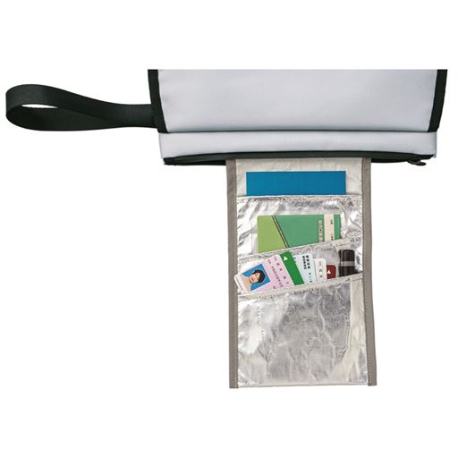 内ポケット付きなので印鑑や通帳などを整理して収納できます。