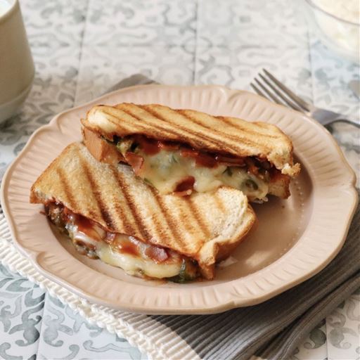 とろ～りチーズのピザ風ホットサンド♪