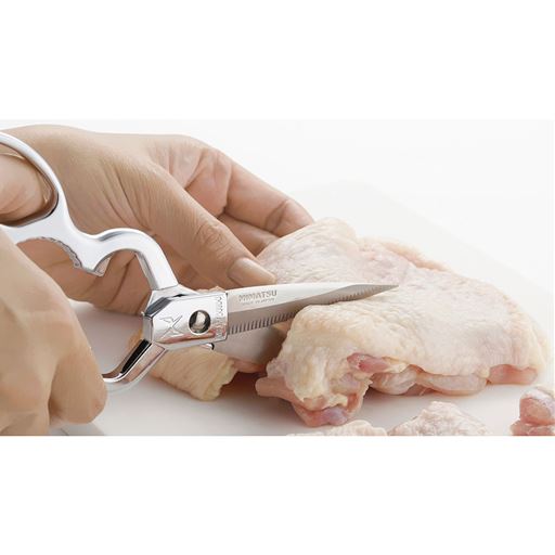 熟練の職人技が生み出す、鋭い切れ味のキッチン鋏(はさみ)です。