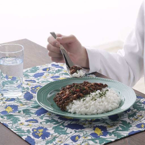 使いやすさを追求し、つなぎ目や装飾が一切ないとてもシンプルな形状にしたことで、オシャレでモダンな印象のデザインに。