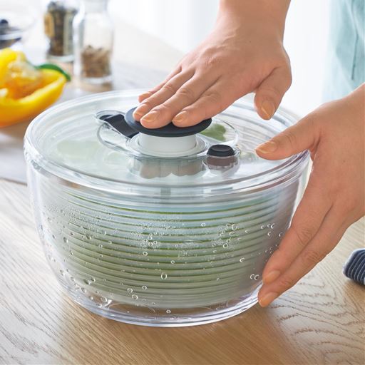 ワンプッシュで高速回転!水っぽいサラダは作らせない!