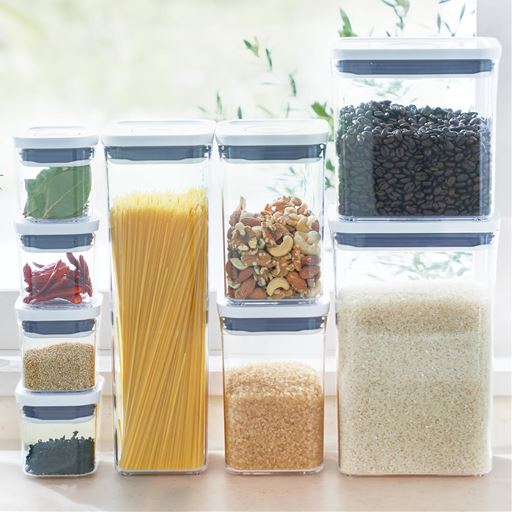 (左から)A(ミニスクエア/ミニ)、E(スモールスクエア/トール)、D(スモールスクエア/ショート)、B(レクタングル/ショート)、C(レクタングル/ミディアム) ポンッと押すだけ!片手で簡単密閉!