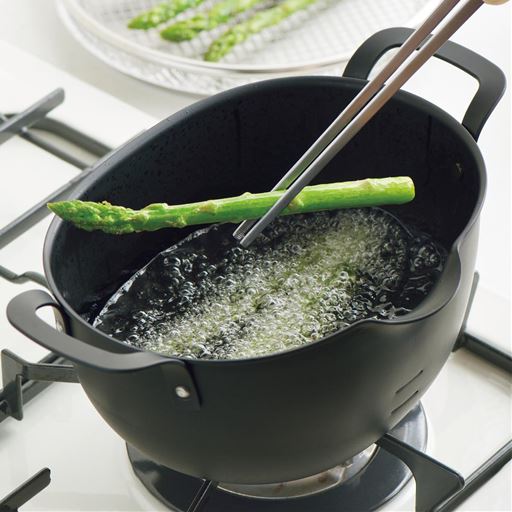 長さのあるアスパラ、ボリュームのあるカツやフライも調理OK