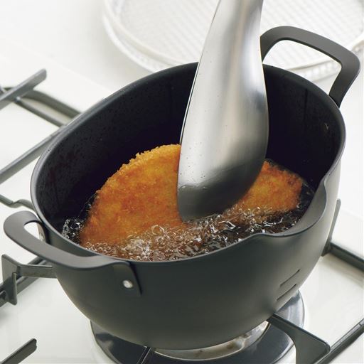 長さのあるアスパラ、ボリュームのあるカツやフライも調理OK