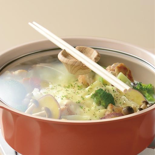 蓋には菜箸やツールが置けるつまみ付き