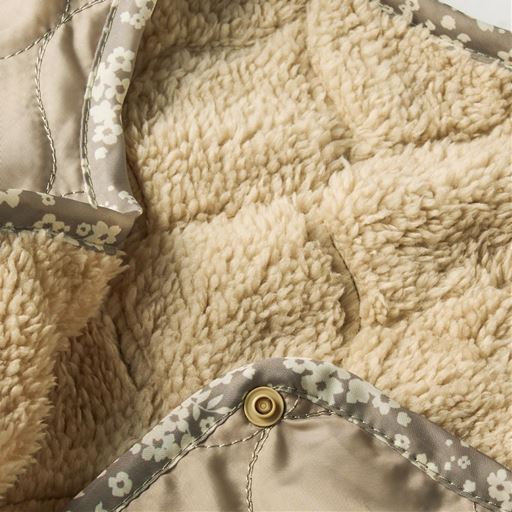 裏面はふわふわのボア生地