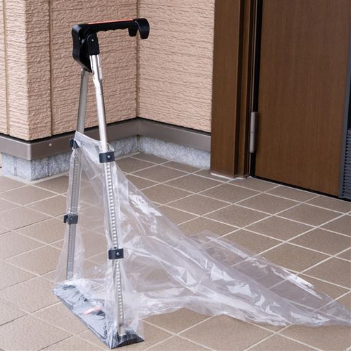 ゴミ袋に直接ゴミを掃き込み、ゴミ袋を外せばそのまま廃棄できるので衛生的です。