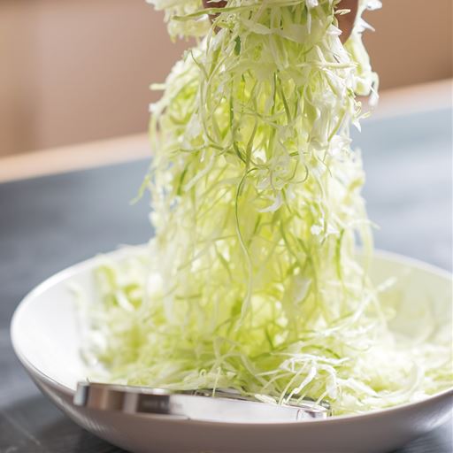 とんかつ屋さんみたいなふわふわのキャベツの千切りも簡単!!