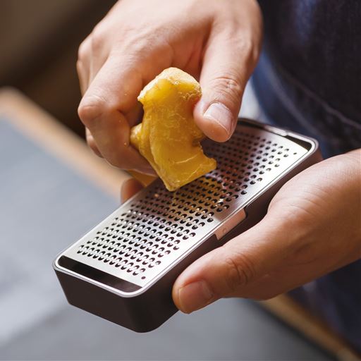 繊維の多い「しょうが」も、きめ細かくふわっとした仕上がりに。しょうがの辛味がしっかりと引き立ち、料理全体に深いコクと香りが加わります。