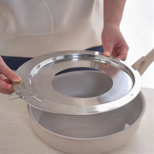 家の鍋サイズと合わない…そんなお悩みを解決! せいろ用蒸し台「hocona(ほこな)」です。