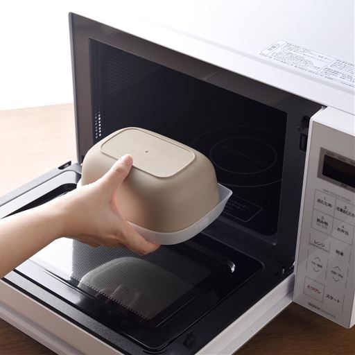 逆さにすることで余分な水分を落とします。