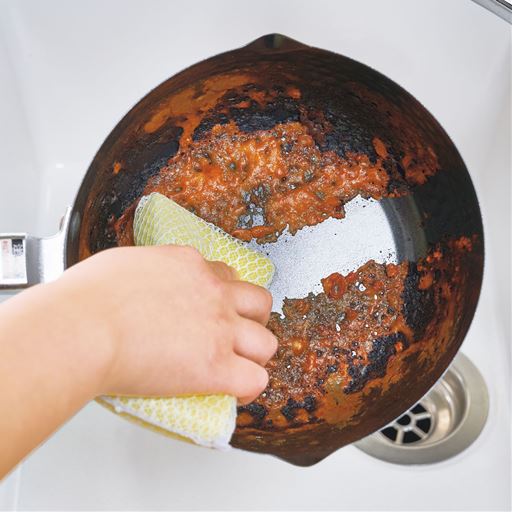 内側セラミック加工でスポンジで軽く洗うだけできれいに汚れが落ちる!)