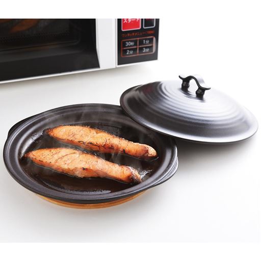 ブラック<br>レンジ1つで簡単本格調理! 直火ように焼ける話題の電子レンジ調理器が陶器で登場!