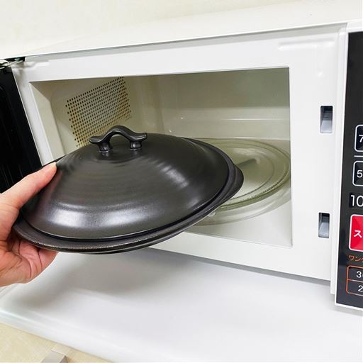 レンジに入れるだけ!!<br>※取り出しの際には熱くなっているのでミトンをご使用ください。