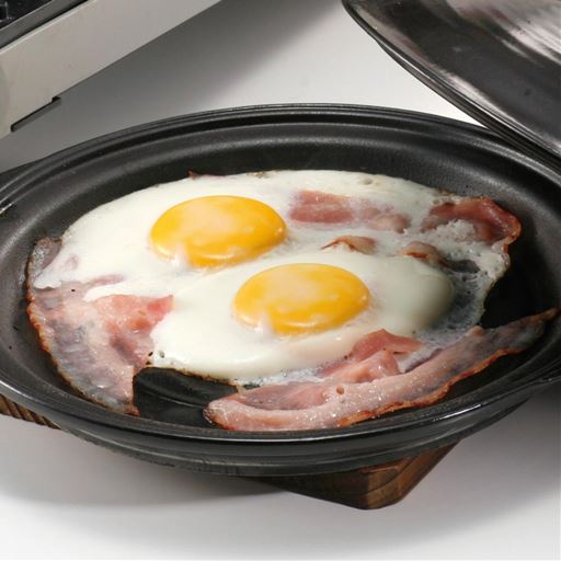 ベーコンエッグ 加熱時間4分<br>※加熱時間の目安は500Wです。料理によっては余熱が必要な場合もあります。