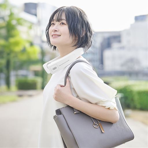 ホワイト<br>お出かけの際も両手が空くからラク!