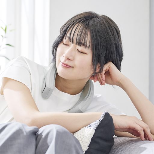 グレー<br>くつろぎ時間にも。