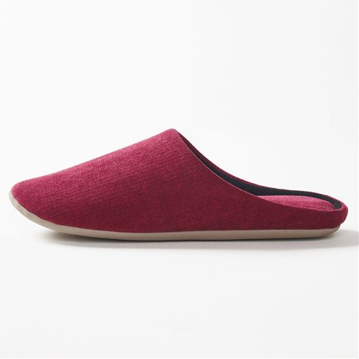 全体形状を見直し、ふかふかを維持しつつ歩きやすく改良しました。