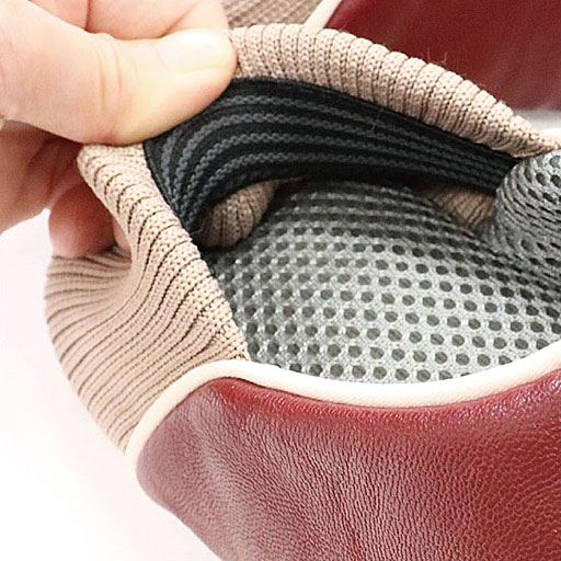 すべり止め付きでぬげにくく、散乱した危険物の侵入も防ぎます。