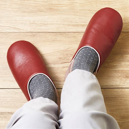 レッドM<br>左右がない形状なので、非常時に慌てていてもサッと履けます。