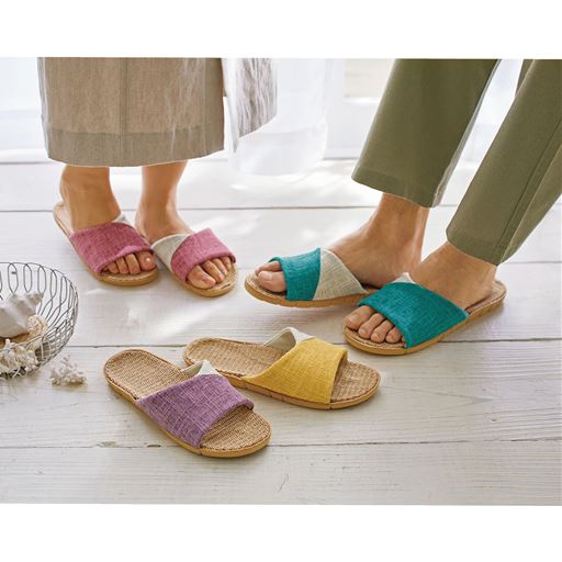 (上から時計回りに)レッドM、グリーンL、イエローM、パープルM ざっくり感が足裏に気持ちいいジュート混。軽くて足にフィットし歩きやすい。