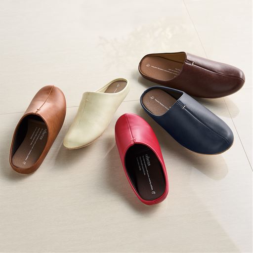 美しいフォルムと歩きやすく疲れにくい履き心地を実現。