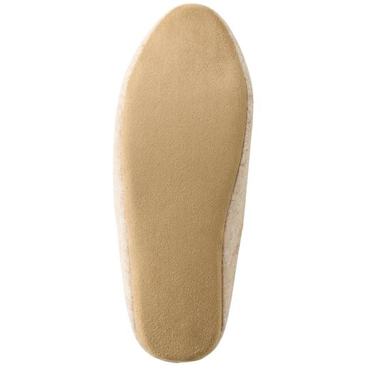 底面はパタパタ音がしにくいポリエステルスエード生地。