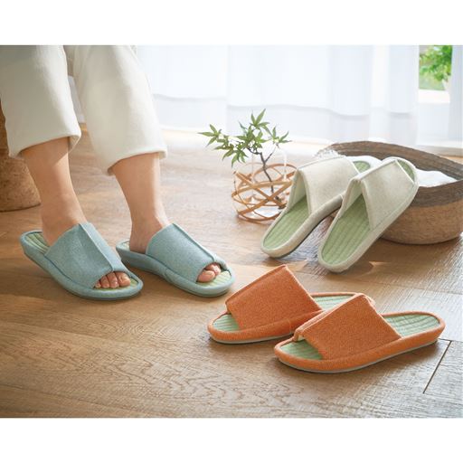 左から反時計回りで ブルー,ダルオレンジ,アイボリー