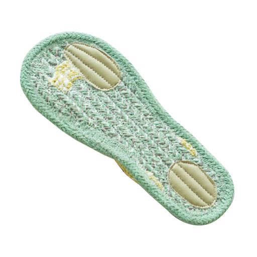 底面にすべりにくい加工付きで歩きやすく。(補助的な機能です)
