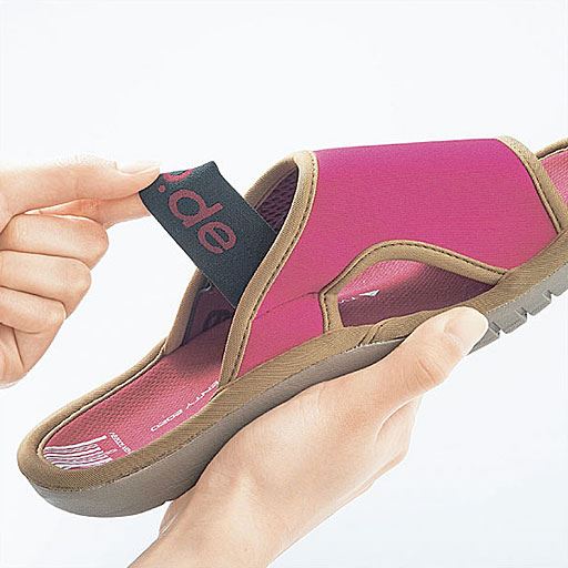 甲にフィットする柔軟性のある伸縮ゴムバンド。