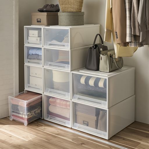 ホワイトクリア収納の定番! 人気のフィッツ衣装ケースです!