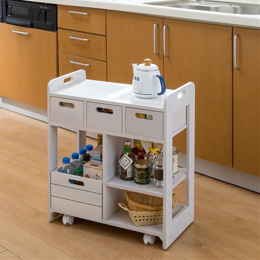 アンティックホワイト<br>保存食や調味料などをまとめて収納するのもおすすめです。