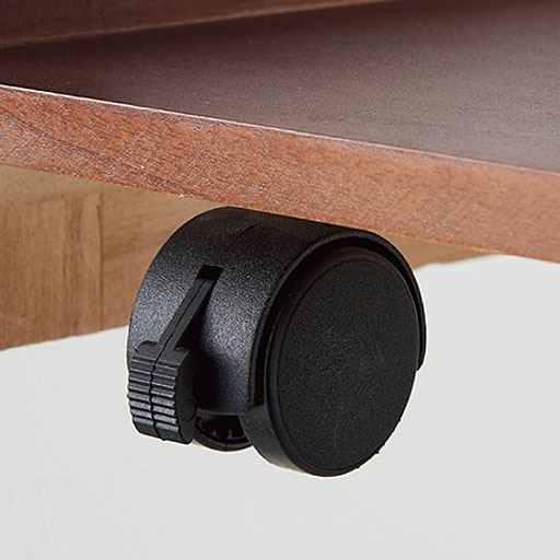 動かせて固定もできるストッパー付きキャスターが2個付いています。