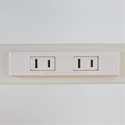 2口コンセント付き(合計1500W)。