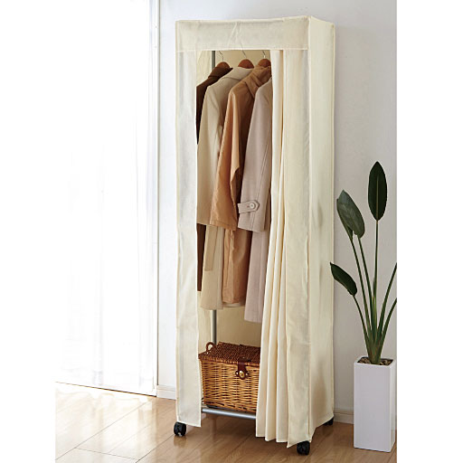 B (幅60cm)<br>上下2段の下段のバーは取り付け位置を奥にでき、長物の収納にも使えます。